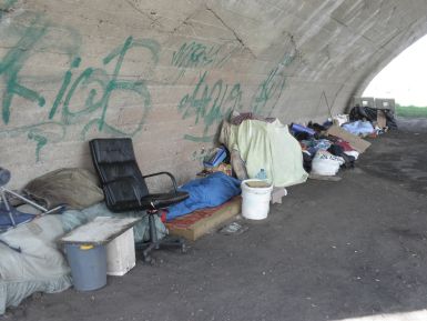 48,80 LB  sdlo bezdomovc u Libeskho mostu